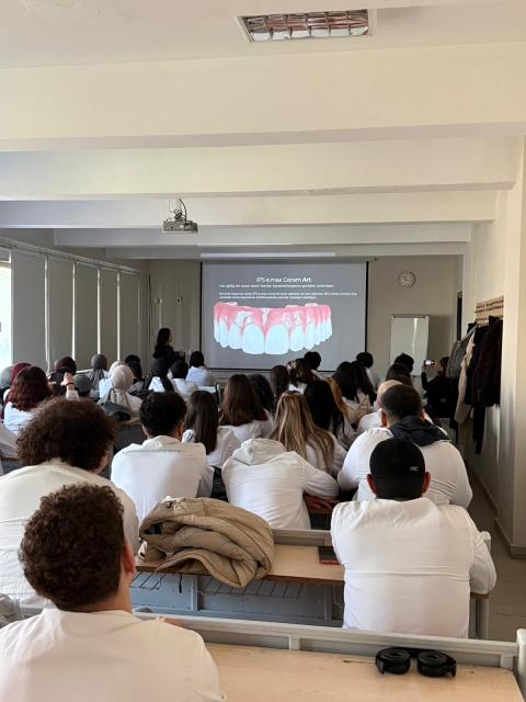 Dijital İş Akışı ve IPS e.max Ceram Art ile Boyama ve Karakterizasyon Kursu